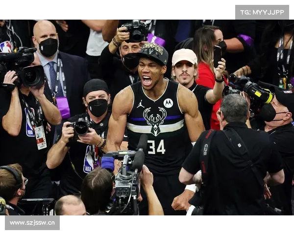 2020NBA全明星 詹姆斯坦克上篮,竟被字母哥钉板大帽? 2020NBA全明星 詹姆斯坦克上篮,竟被字母哥钉板大帽?